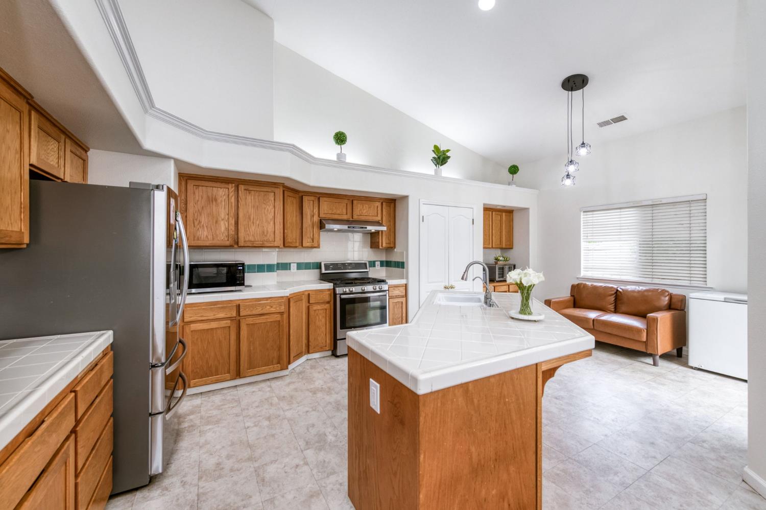 10374 N Sierra Vista Ave, Fresno, CA 93730