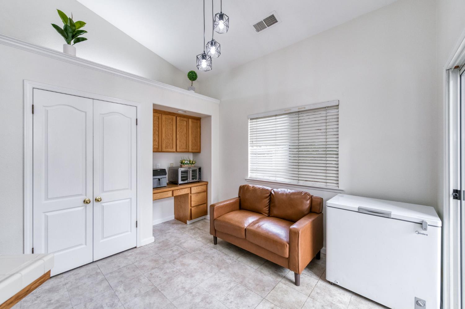 10374 N Sierra Vista Ave, Fresno, CA 93730