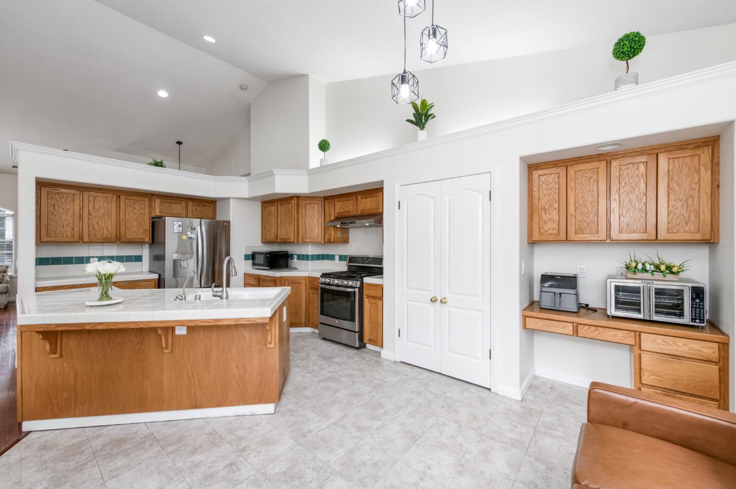 10374 N Sierra Vista Ave, Fresno, CA 93730