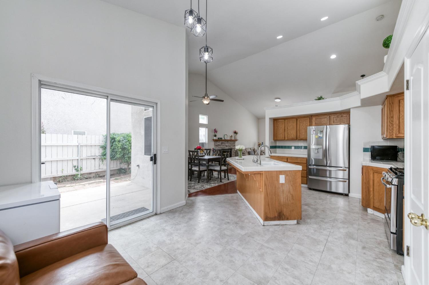 10374 N Sierra Vista Ave, Fresno, CA 93730