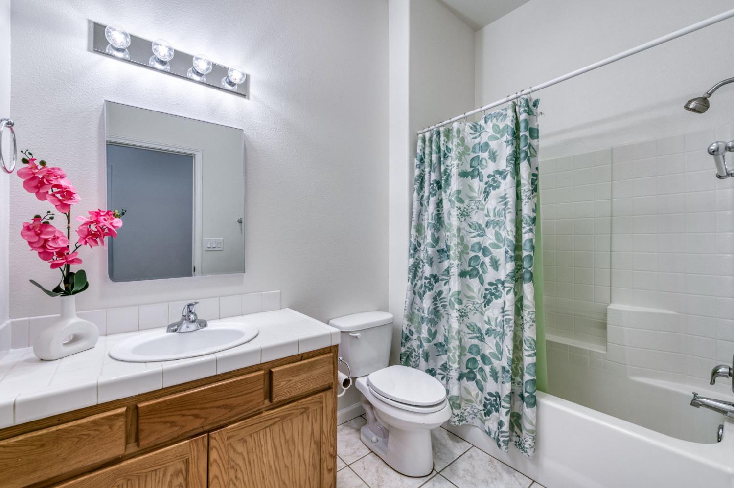 10374 N Sierra Vista Ave, Fresno, CA 93730