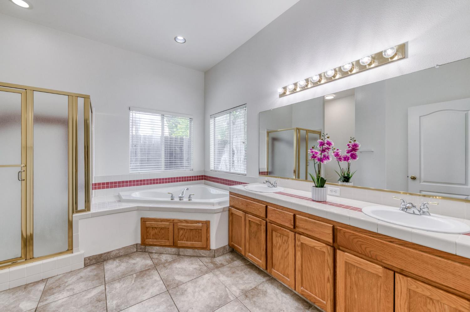 10374 N Sierra Vista Ave, Fresno, CA 93730