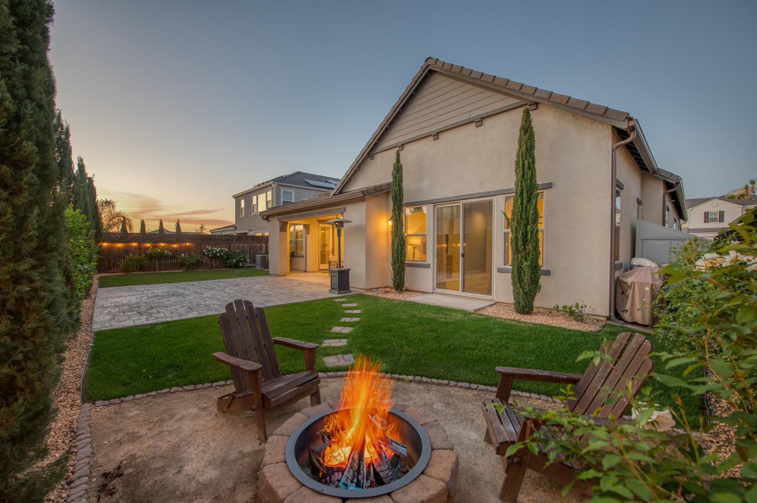 598 Crescent Ln, Madera, CA 93636