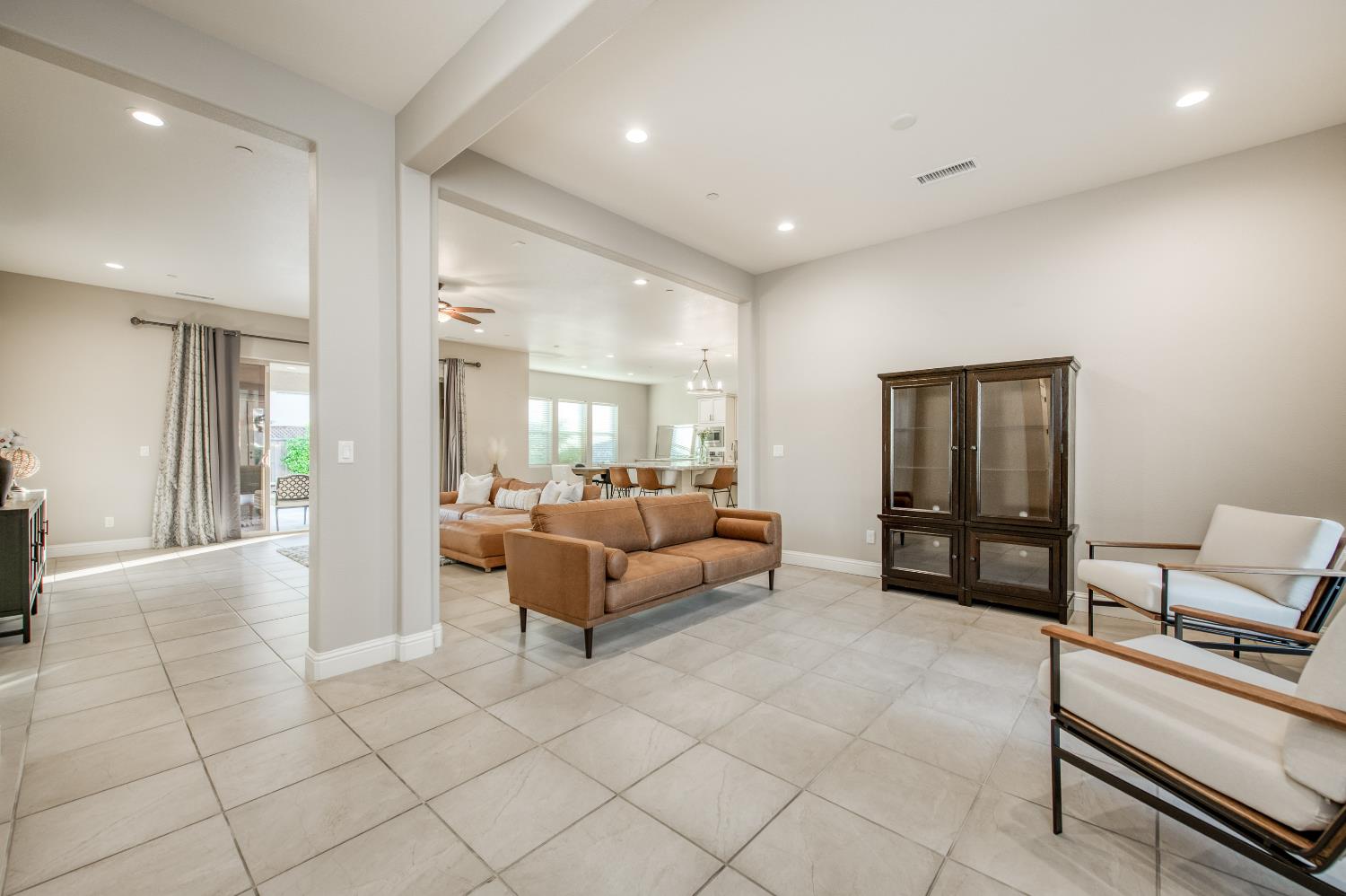 598 Crescent Ln, Madera, CA 93636