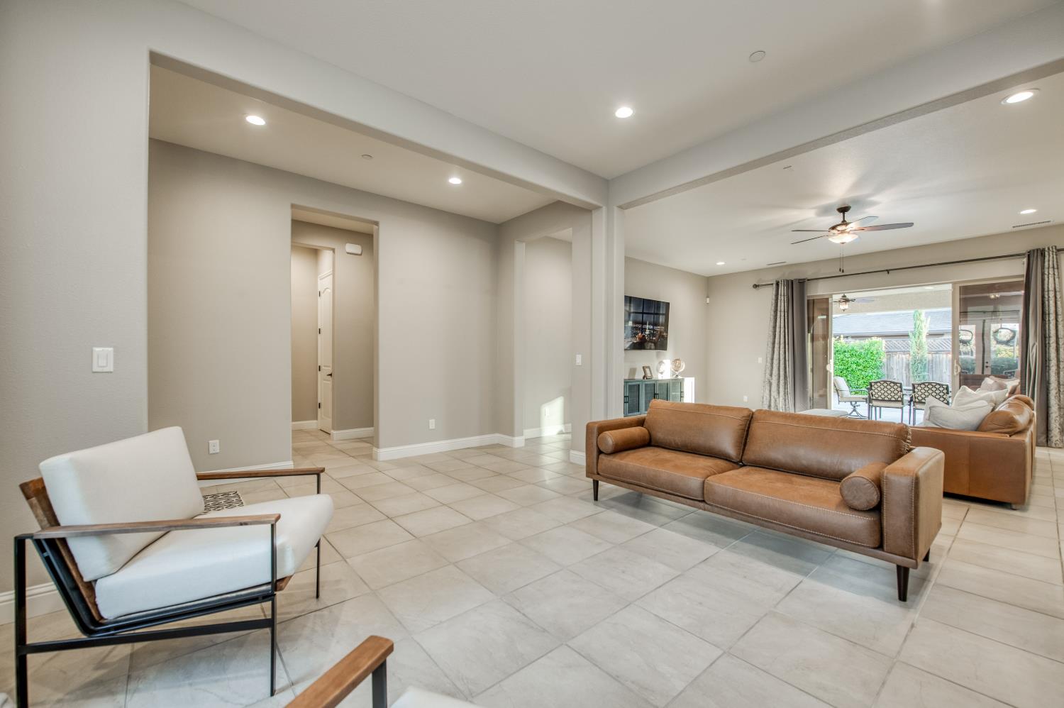 598 Crescent Ln, Madera, CA 93636