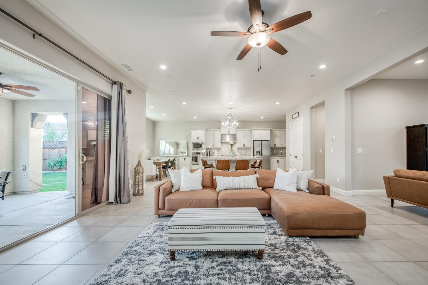 598 Crescent Ln, Madera, CA 93636