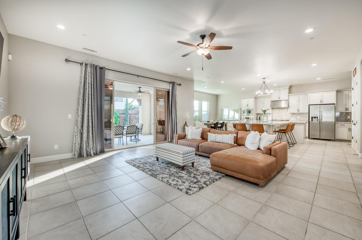 598 Crescent Ln, Madera, CA 93636