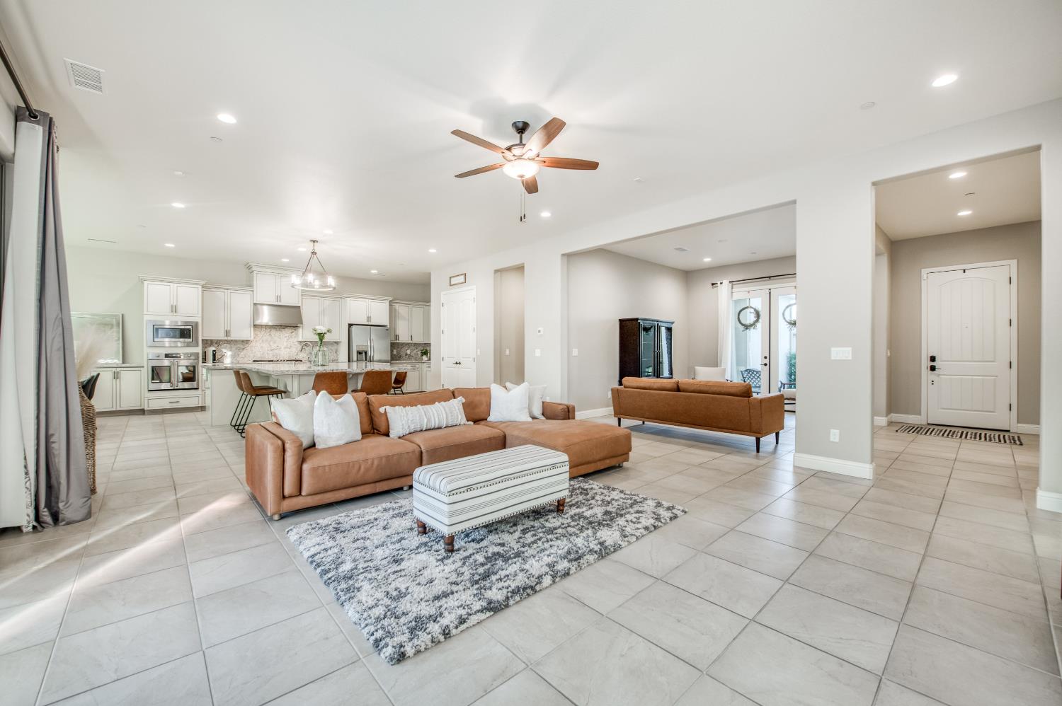 598 Crescent Ln, Madera, CA 93636