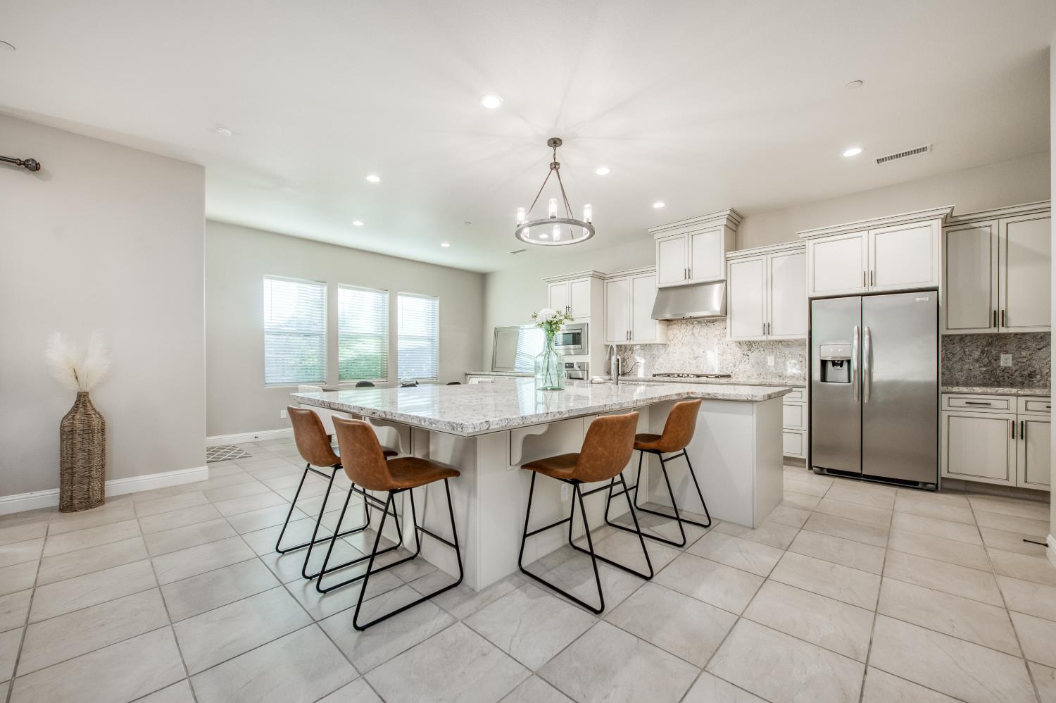 598 Crescent Ln, Madera, CA 93636