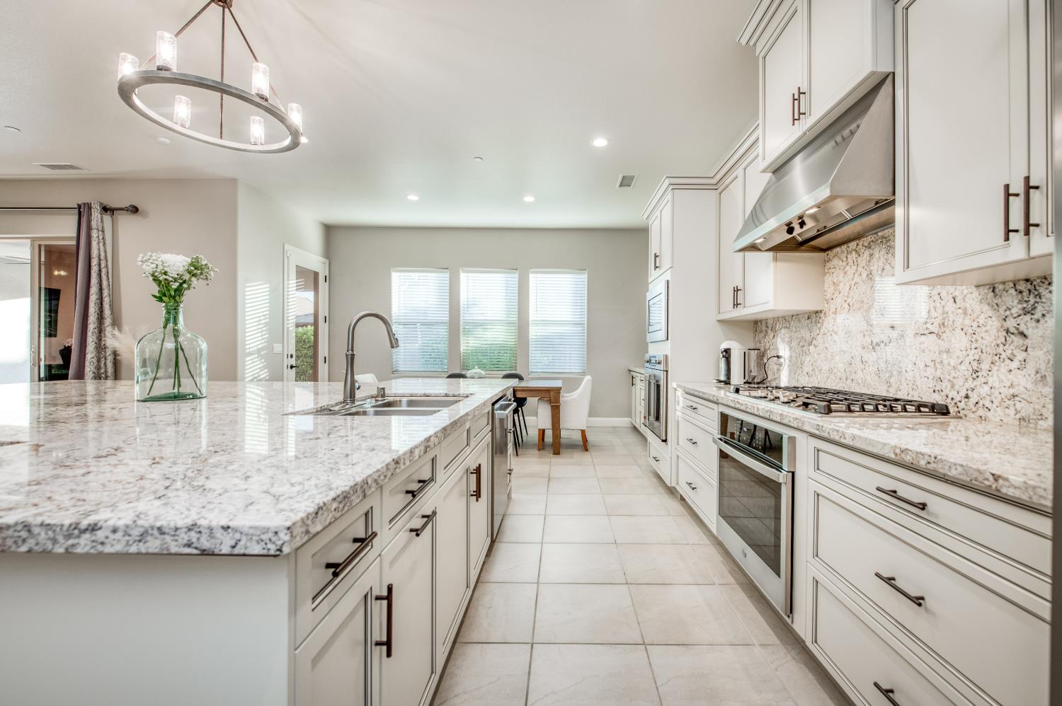598 Crescent Ln, Madera, CA 93636