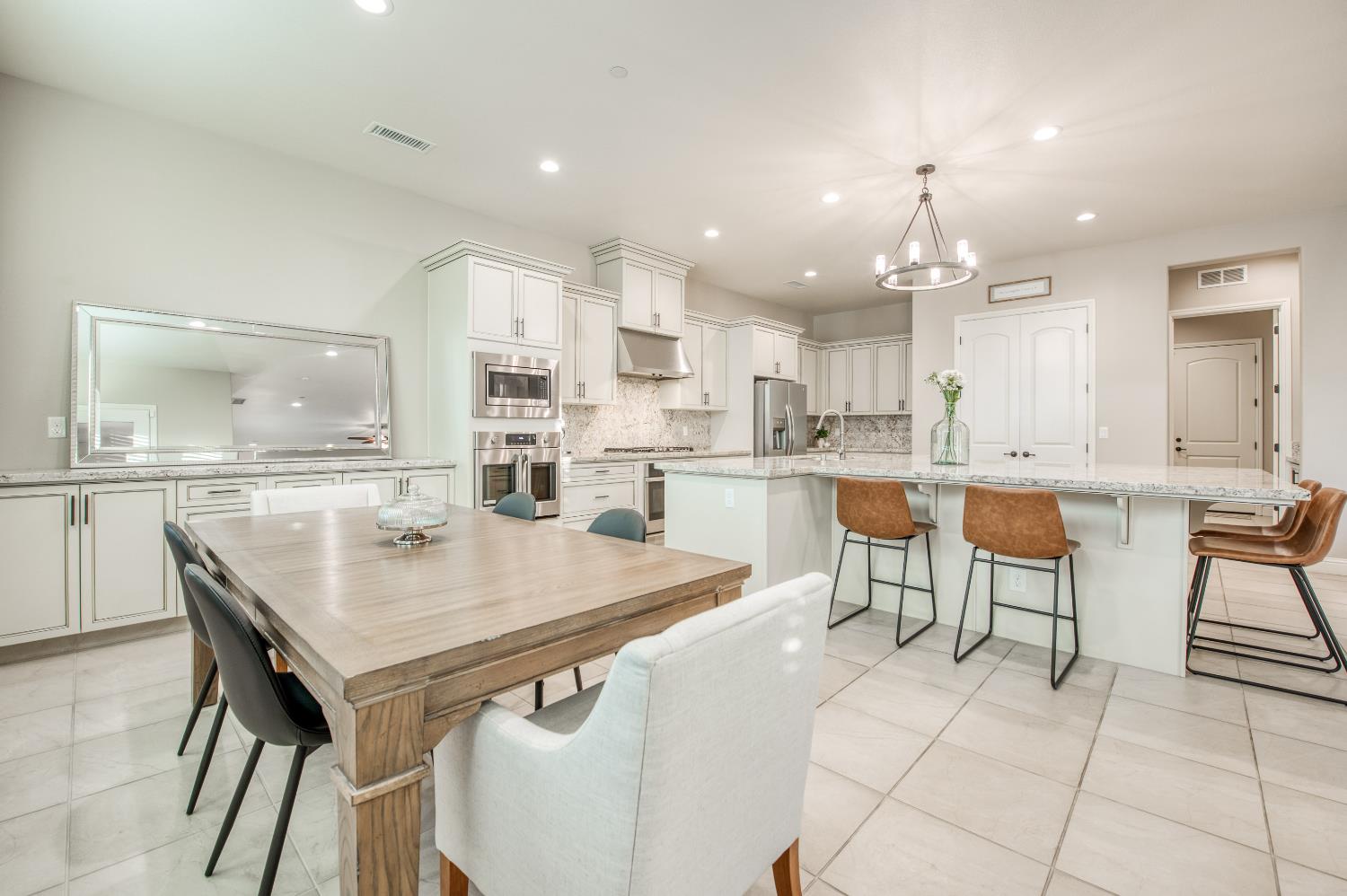598 Crescent Ln, Madera, CA 93636