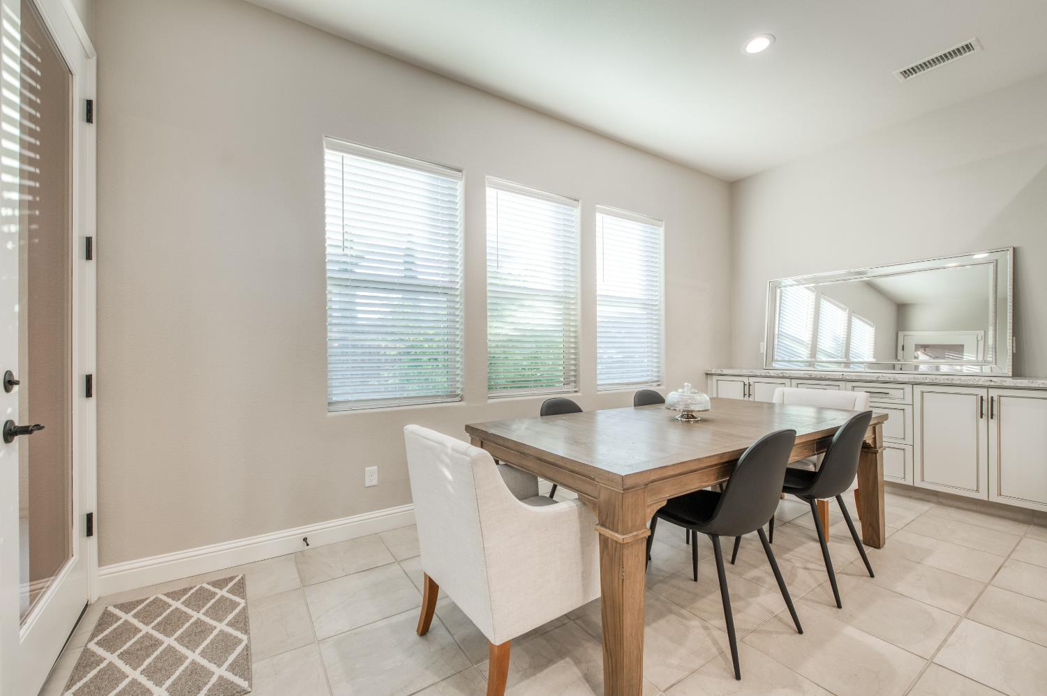 598 Crescent Ln, Madera, CA 93636