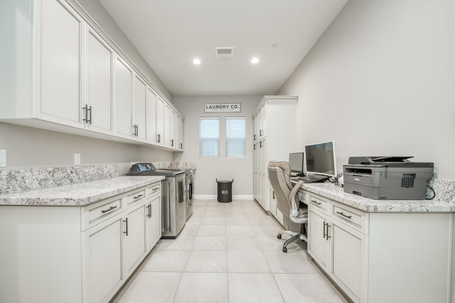 598 Crescent Ln, Madera, CA 93636