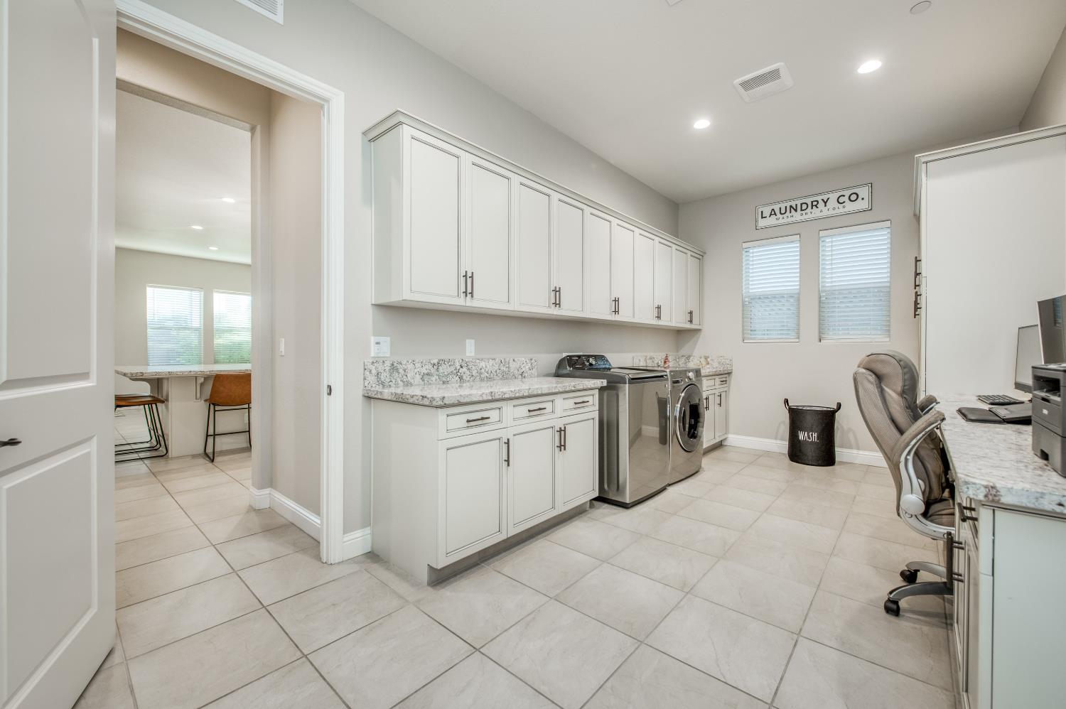 598 Crescent Ln, Madera, CA 93636