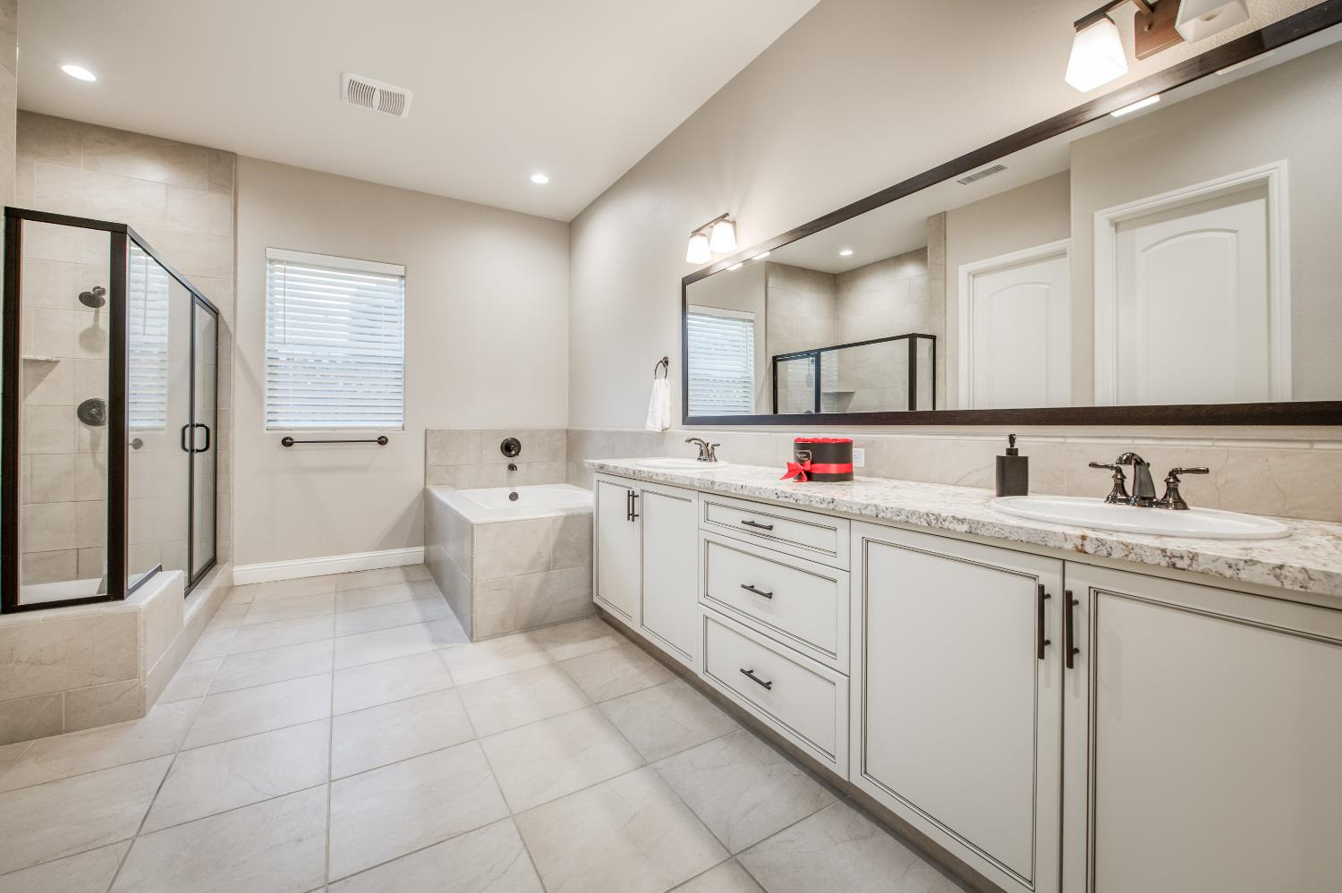 598 Crescent Ln, Madera, CA 93636