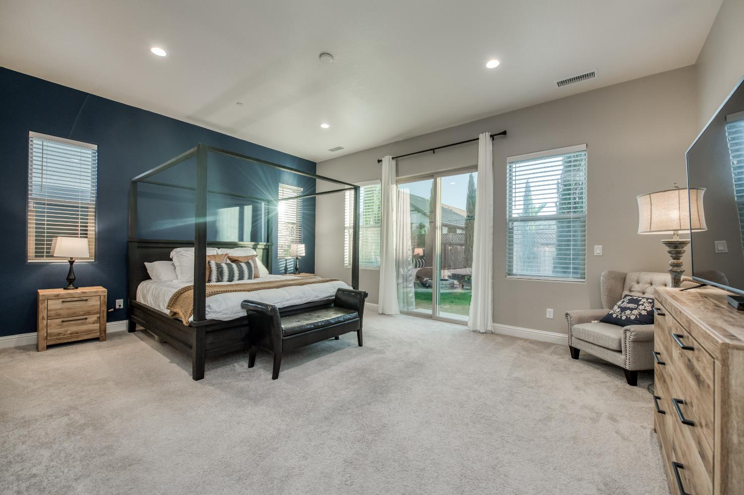 598 Crescent Ln, Madera, CA 93636