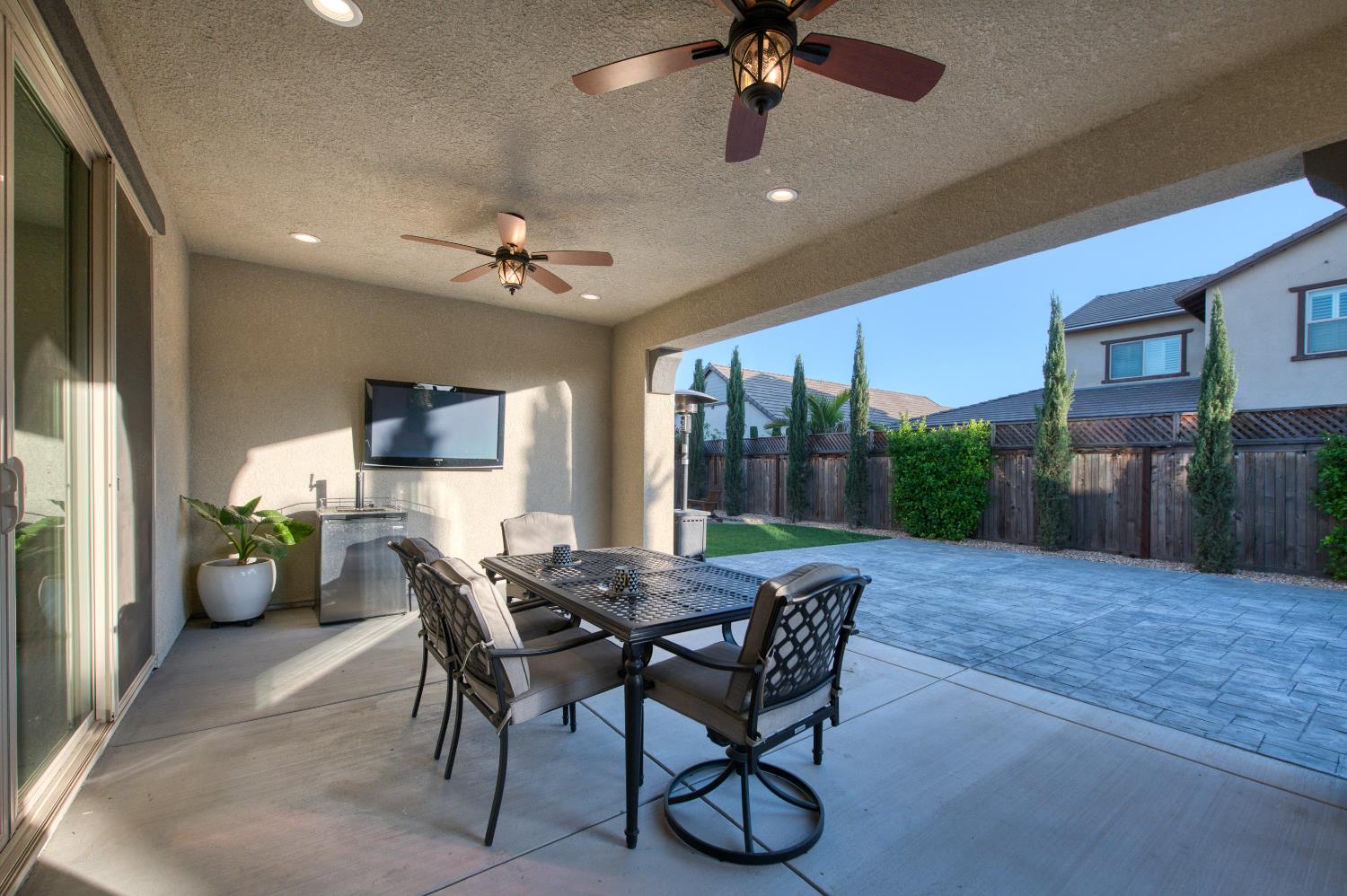 598 Crescent Ln, Madera, CA 93636