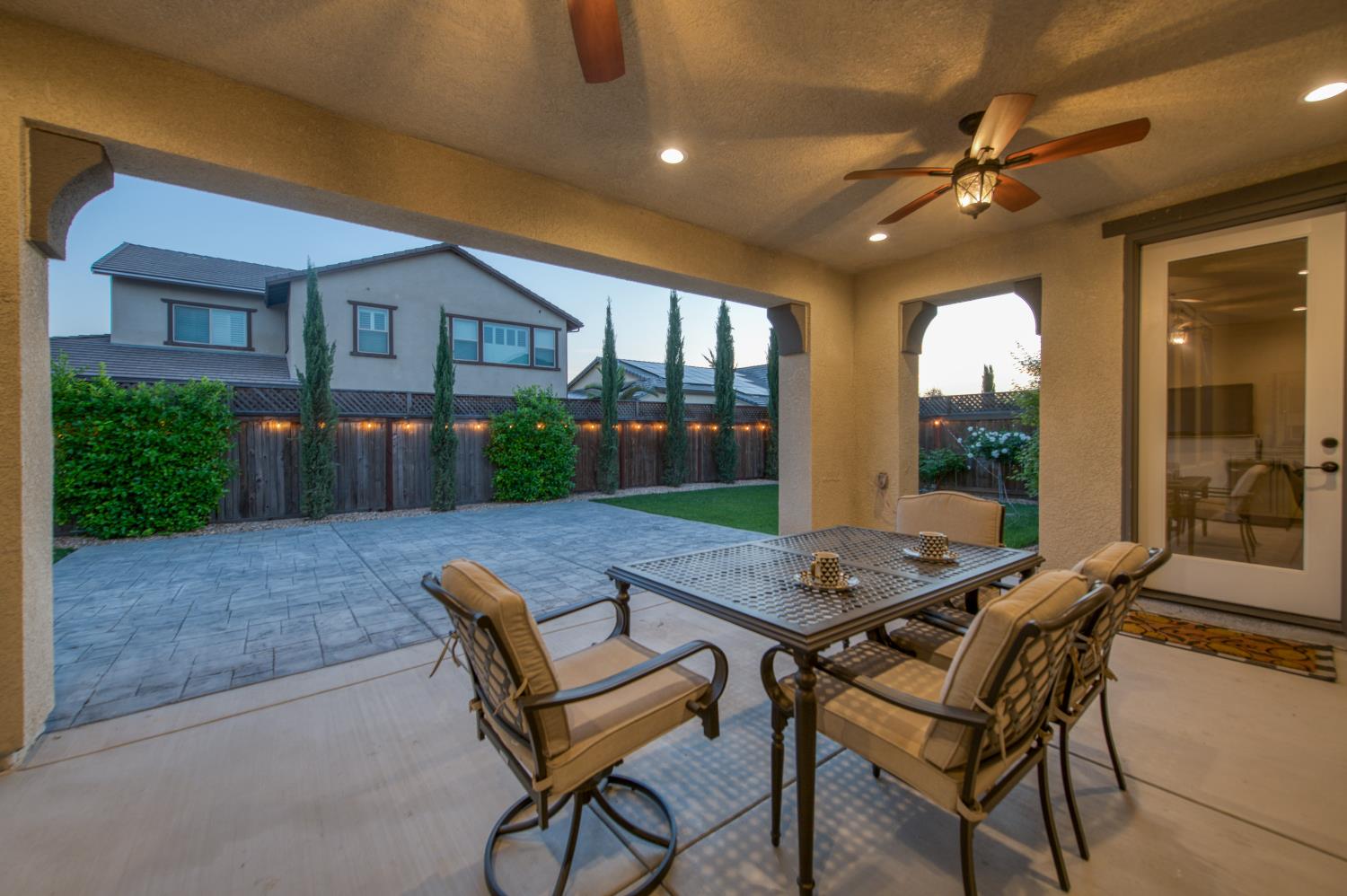 598 Crescent Ln, Madera, CA 93636