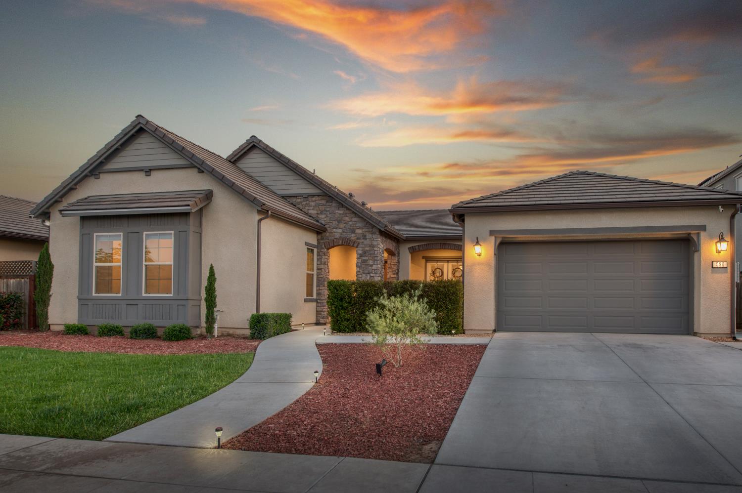 598 Crescent Ln, Madera, CA 93636
