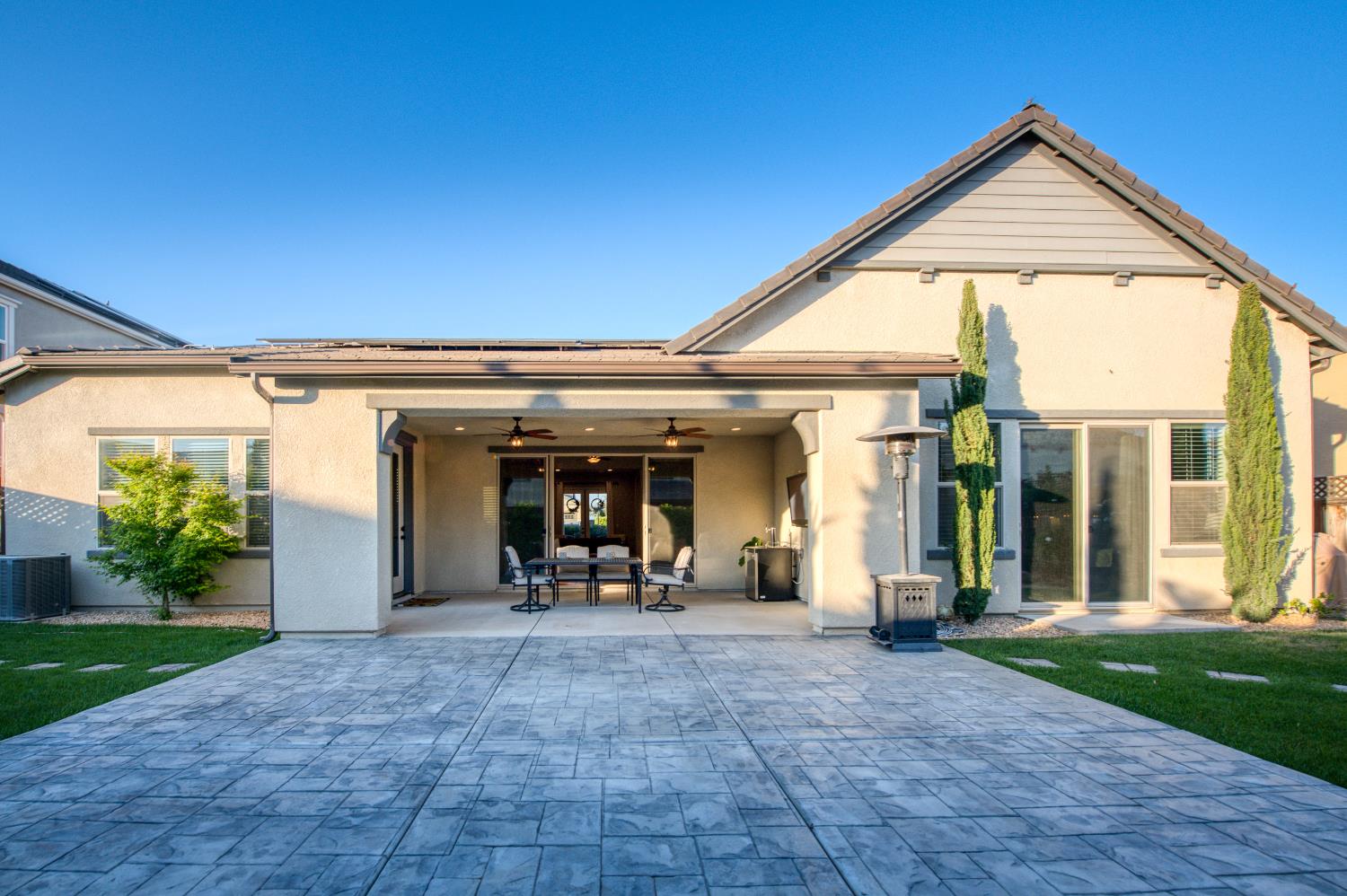 598 Crescent Ln, Madera, CA 93636