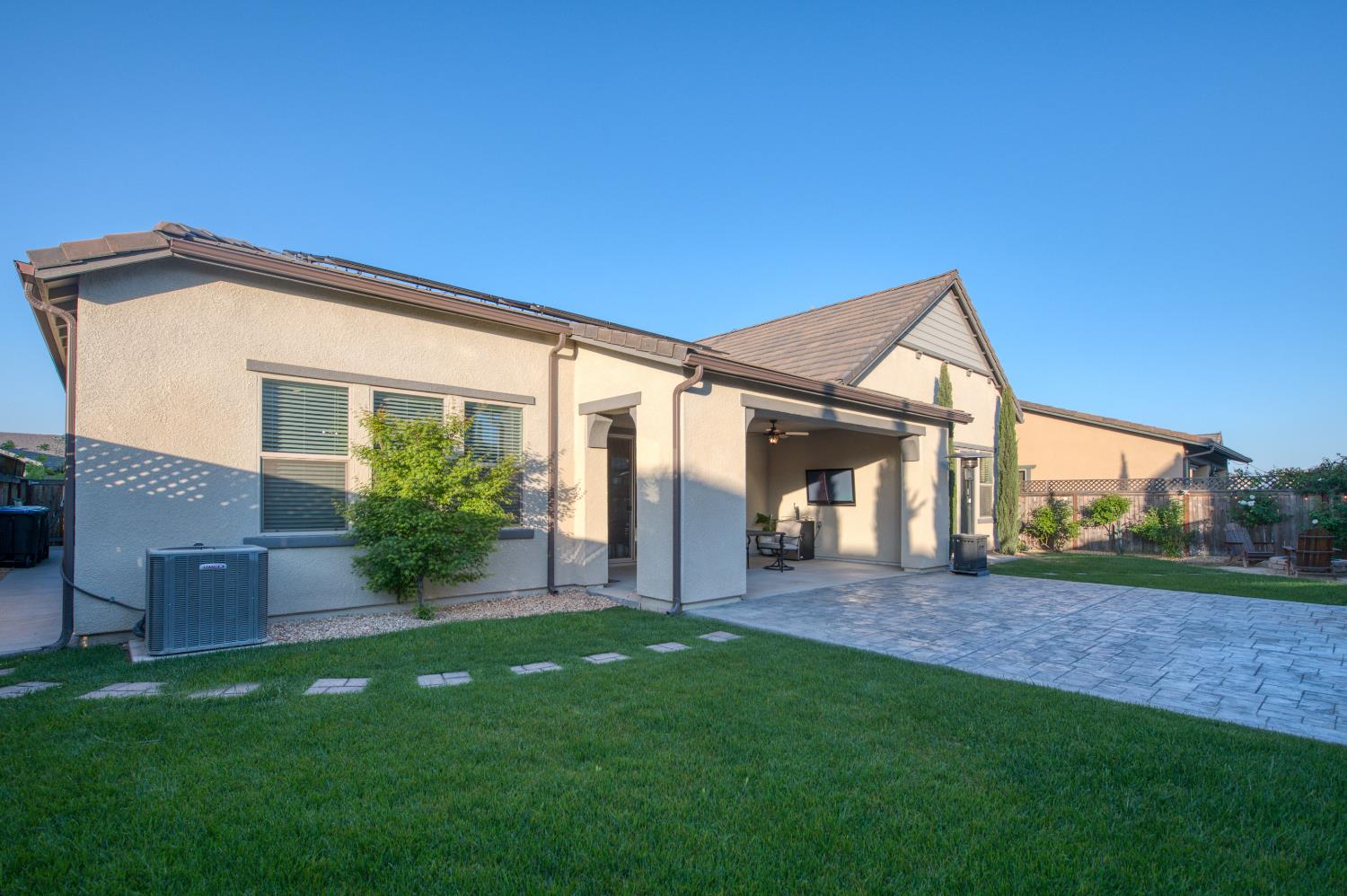 598 Crescent Ln, Madera, CA 93636