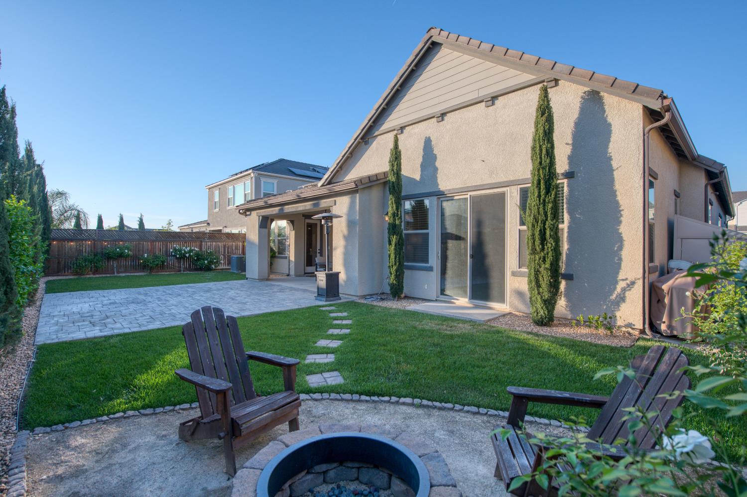 598 Crescent Ln, Madera, CA 93636
