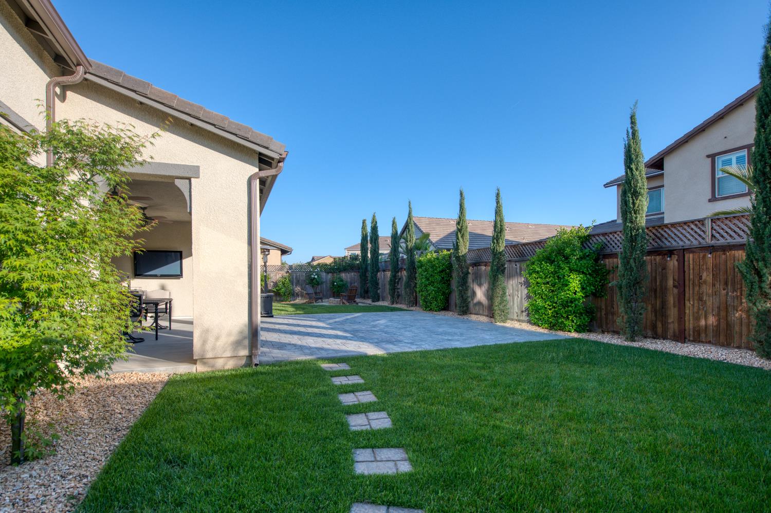 598 Crescent Ln, Madera, CA 93636