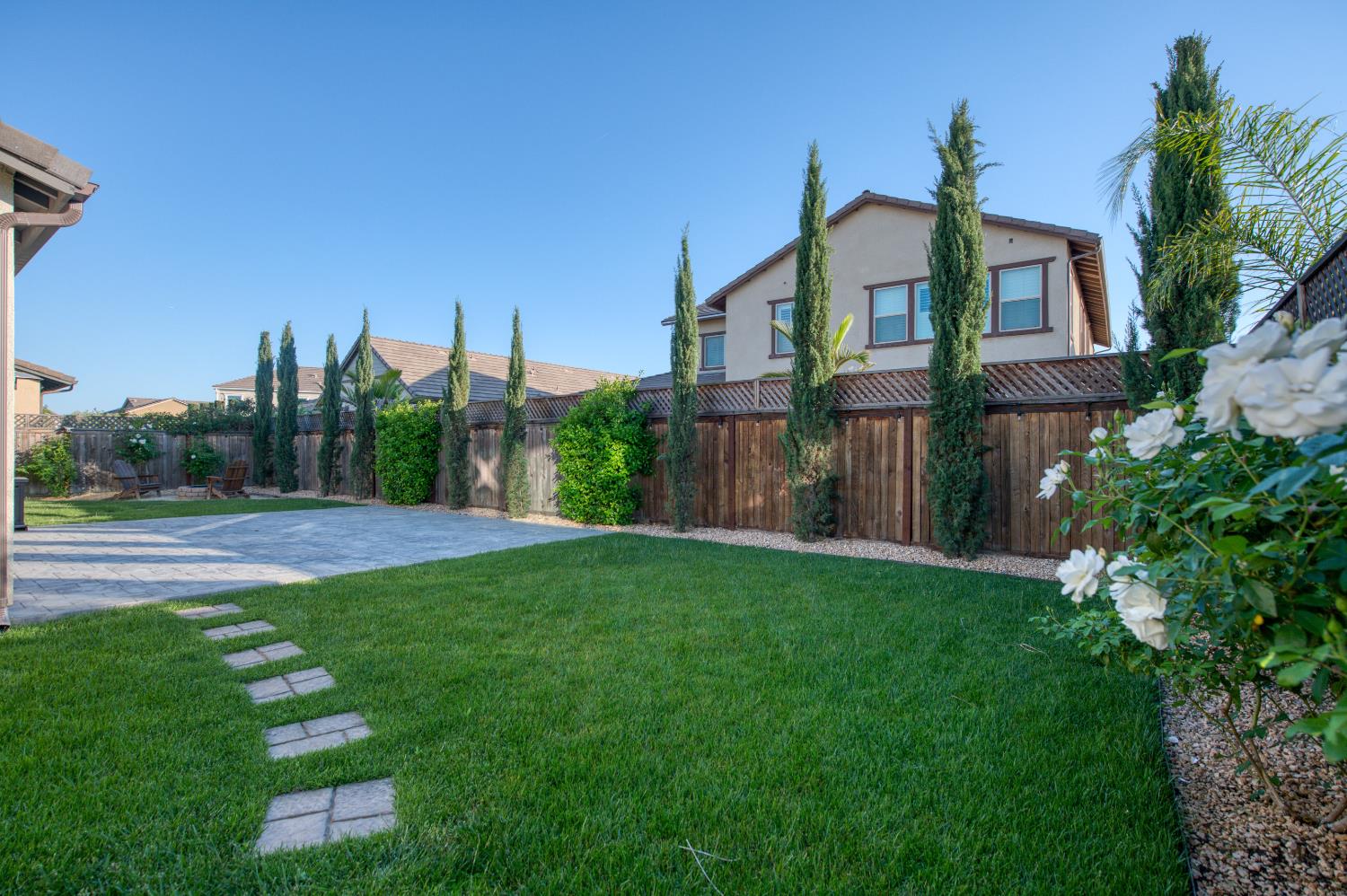 598 Crescent Ln, Madera, CA 93636