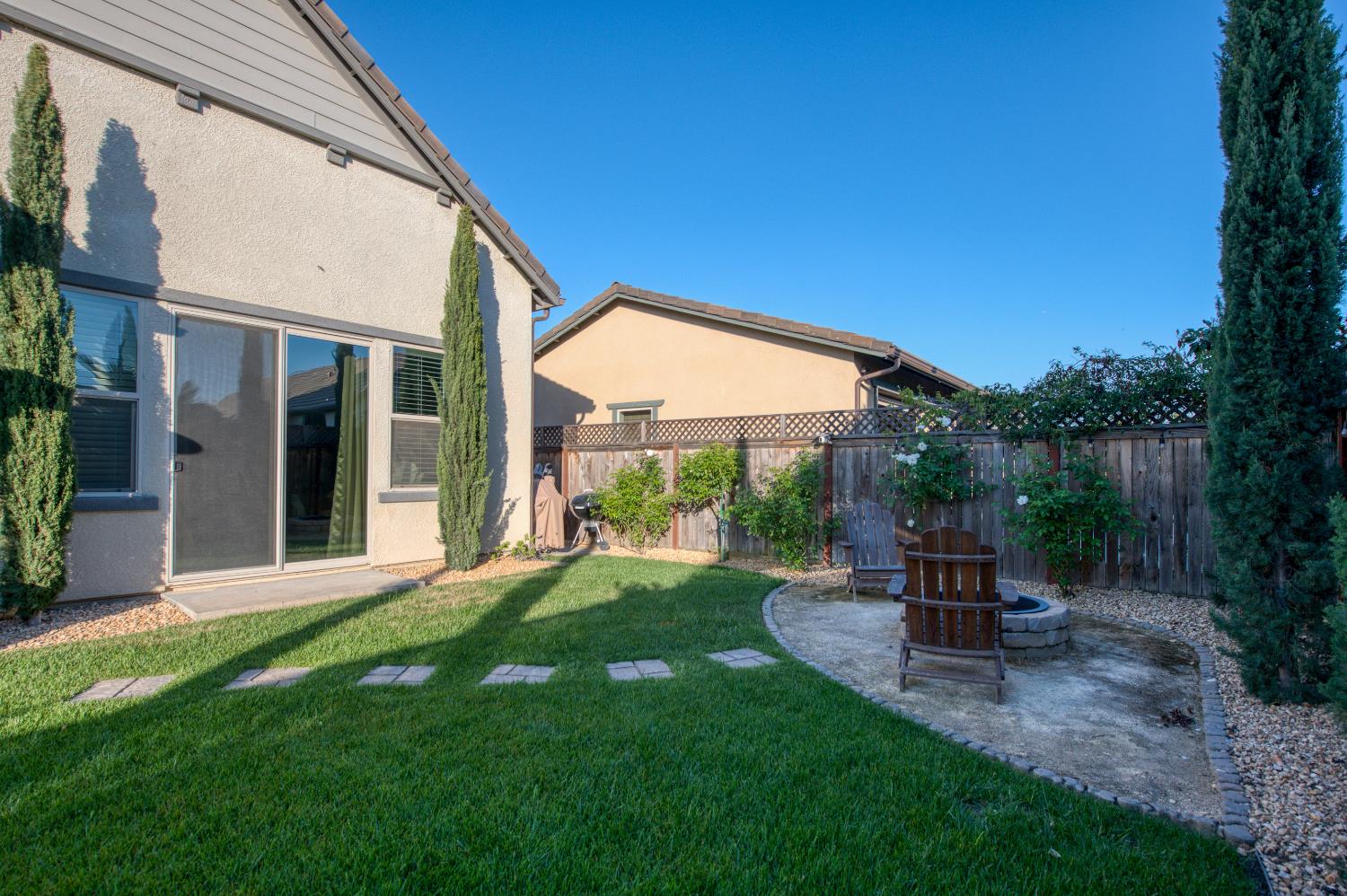 598 Crescent Ln, Madera, CA 93636