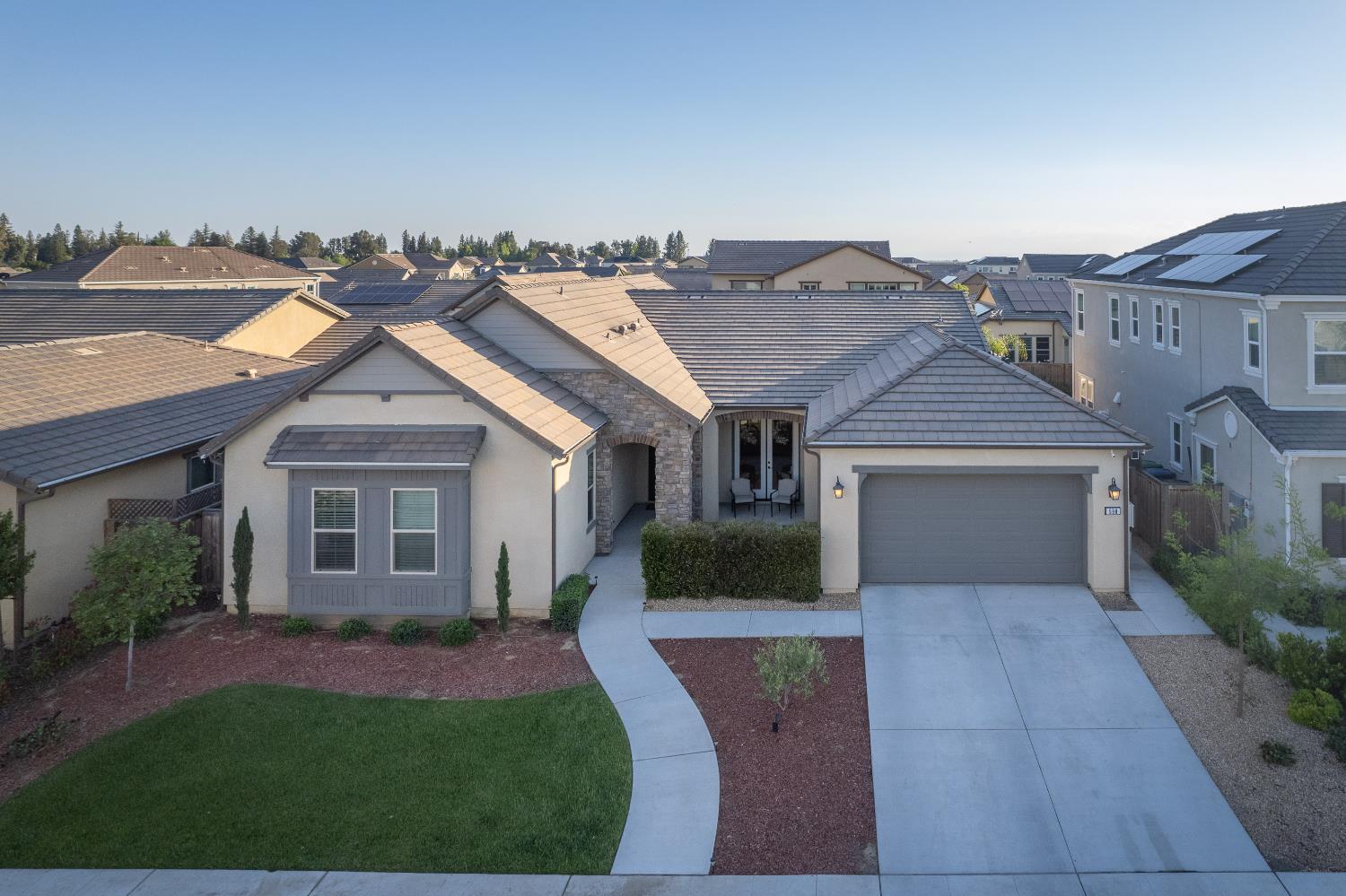 598 Crescent Ln, Madera, CA 93636