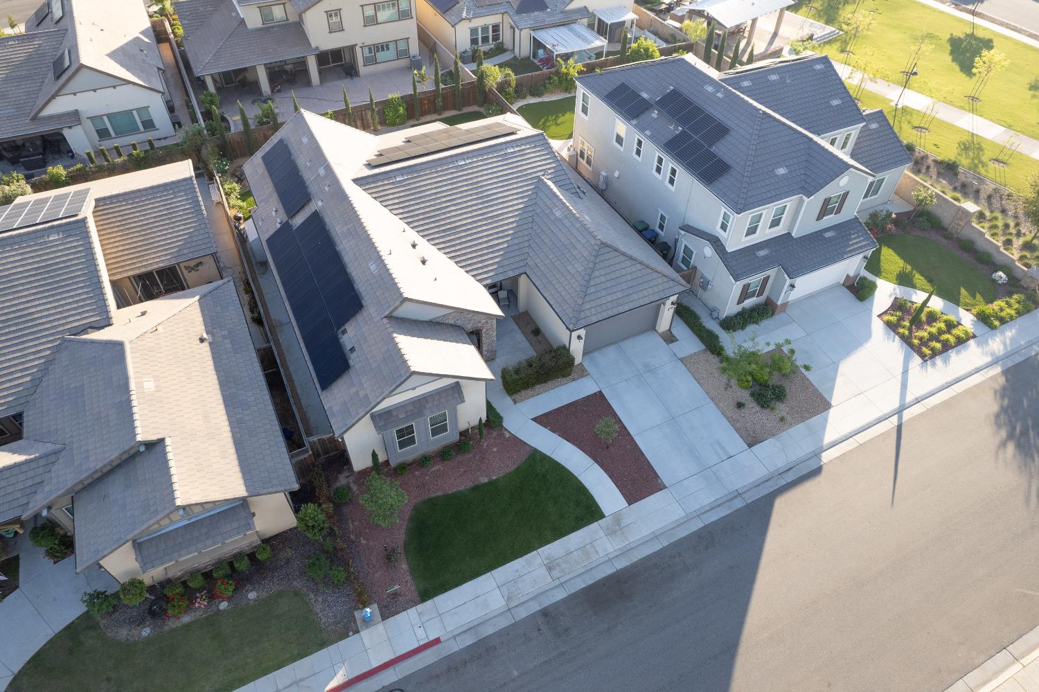 598 Crescent Ln, Madera, CA 93636