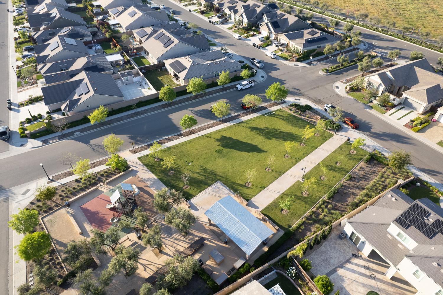 598 Crescent Ln, Madera, CA 93636