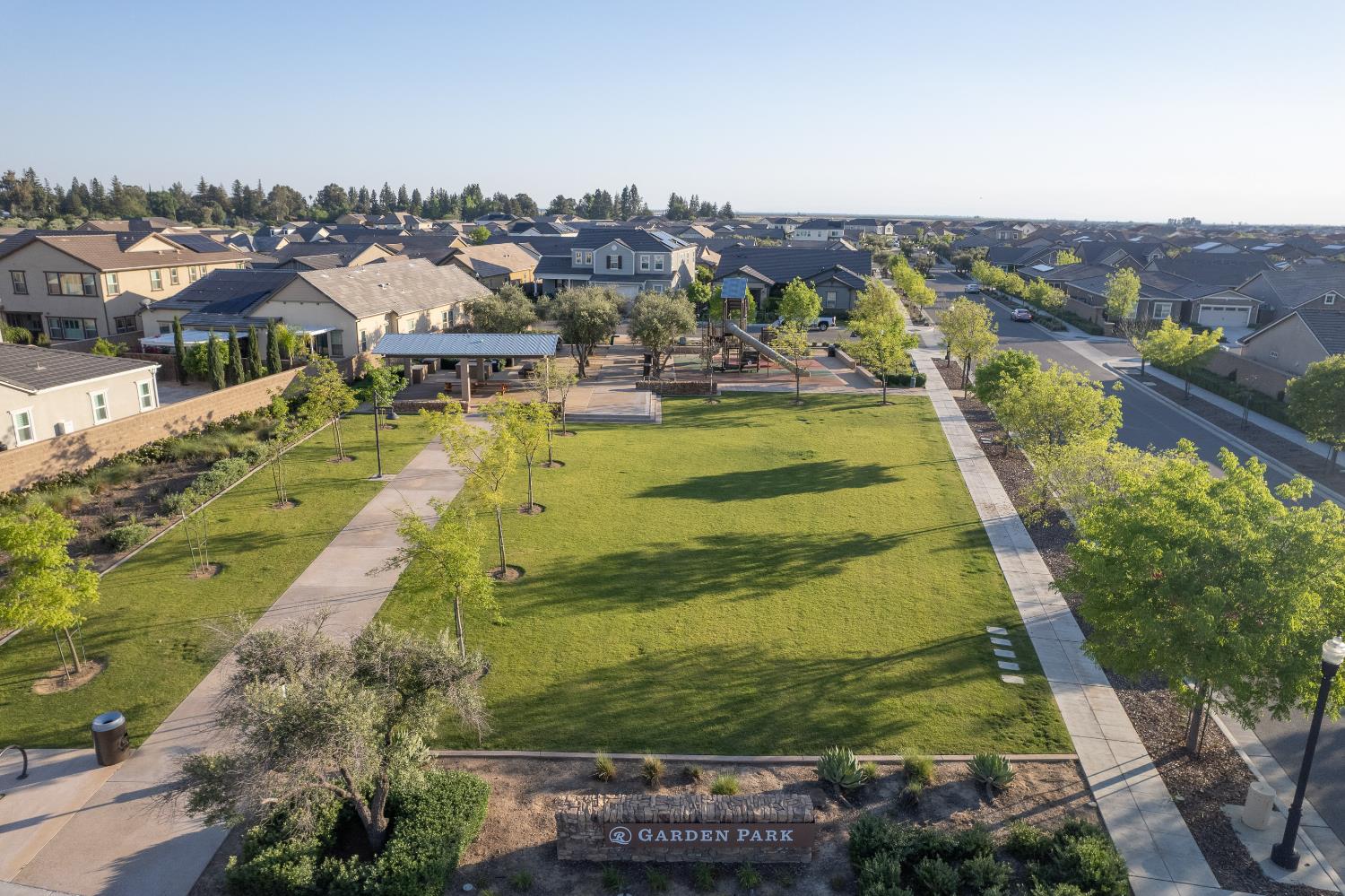 598 Crescent Ln, Madera, CA 93636