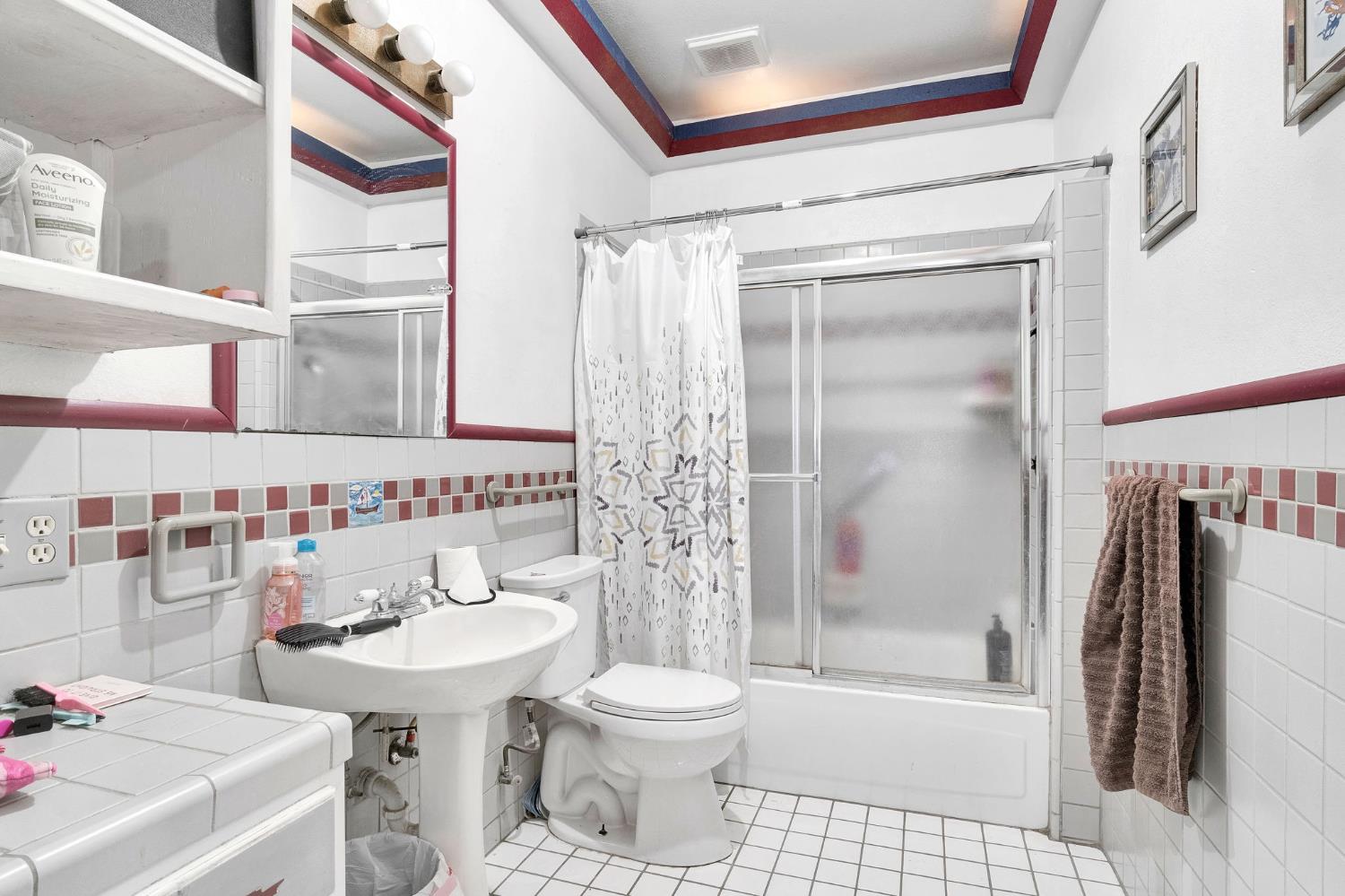 1538 N Wilson Ave, Fresno, CA 93728