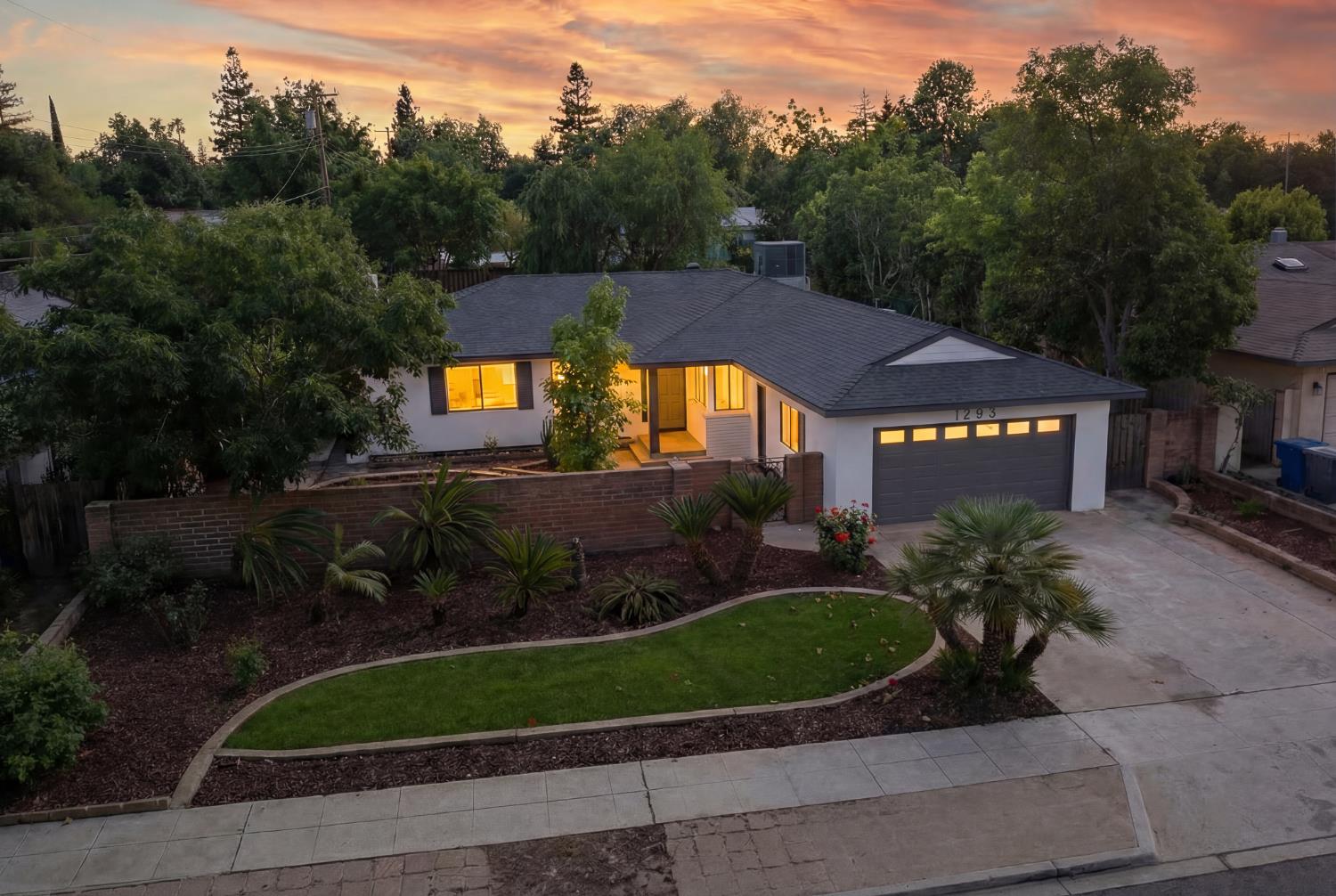 1295 E Almendra Dr, Fresno, CA 93710
