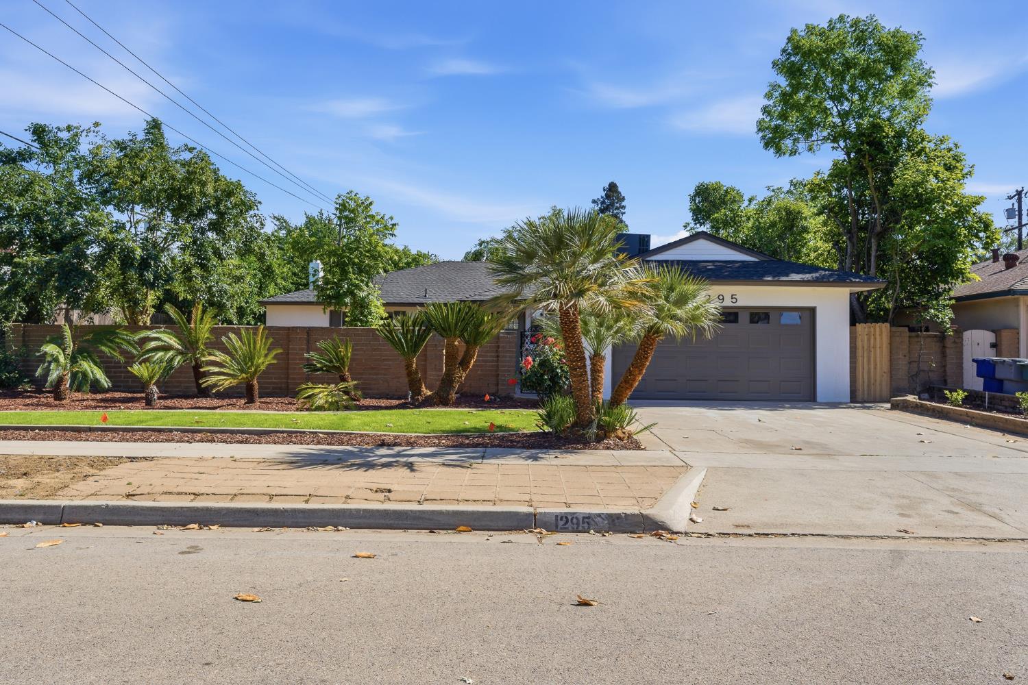 1295 E Almendra Dr, Fresno, CA 93710