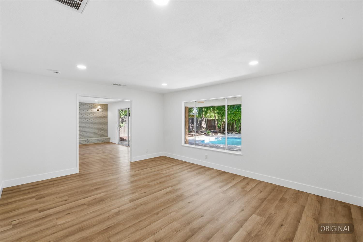 1295 E Almendra Dr, Fresno, CA 93710