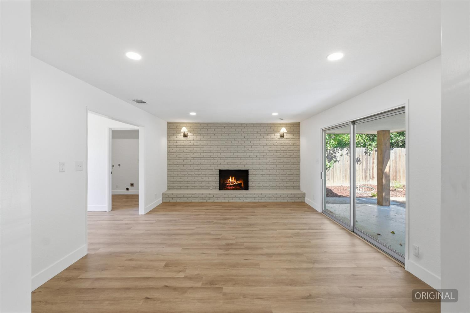 1295 E Almendra Dr, Fresno, CA 93710