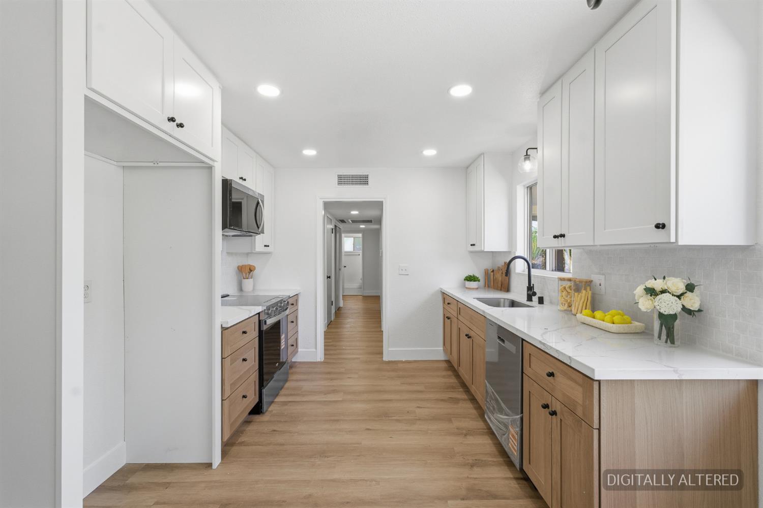 1295 E Almendra Dr, Fresno, CA 93710