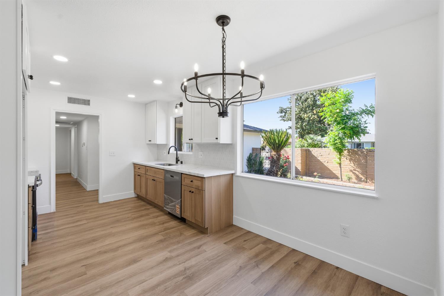 1295 E Almendra Dr, Fresno, CA 93710