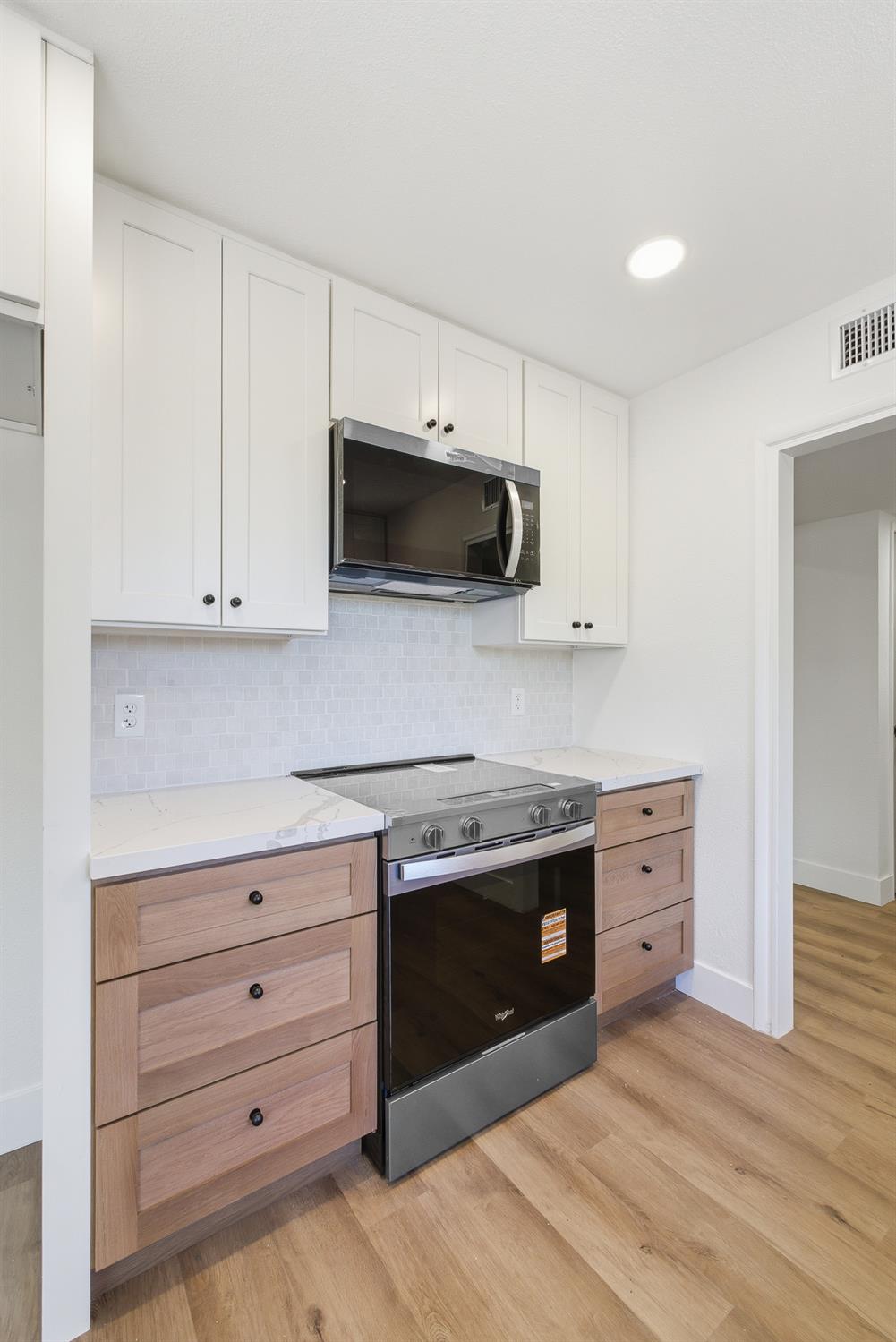 1295 E Almendra Dr, Fresno, CA 93710