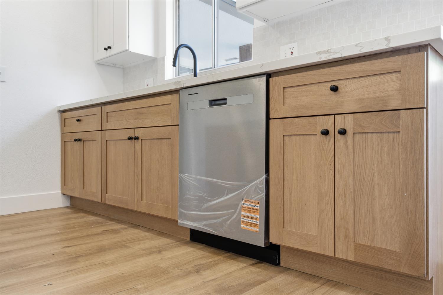 1295 E Almendra Dr, Fresno, CA 93710