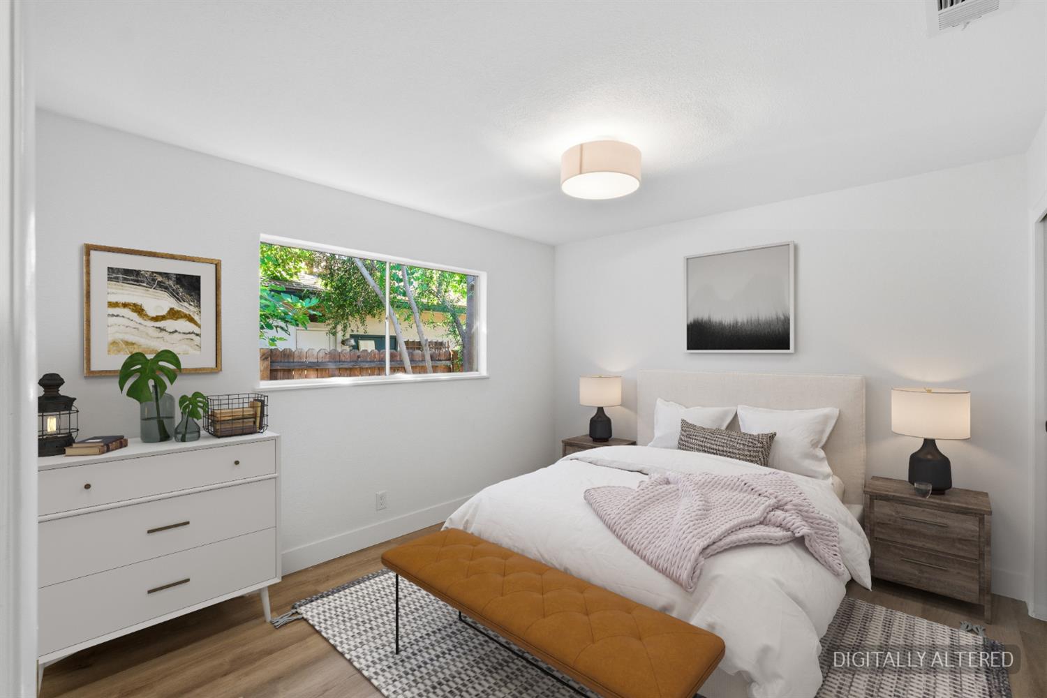 1295 E Almendra Dr, Fresno, CA 93710