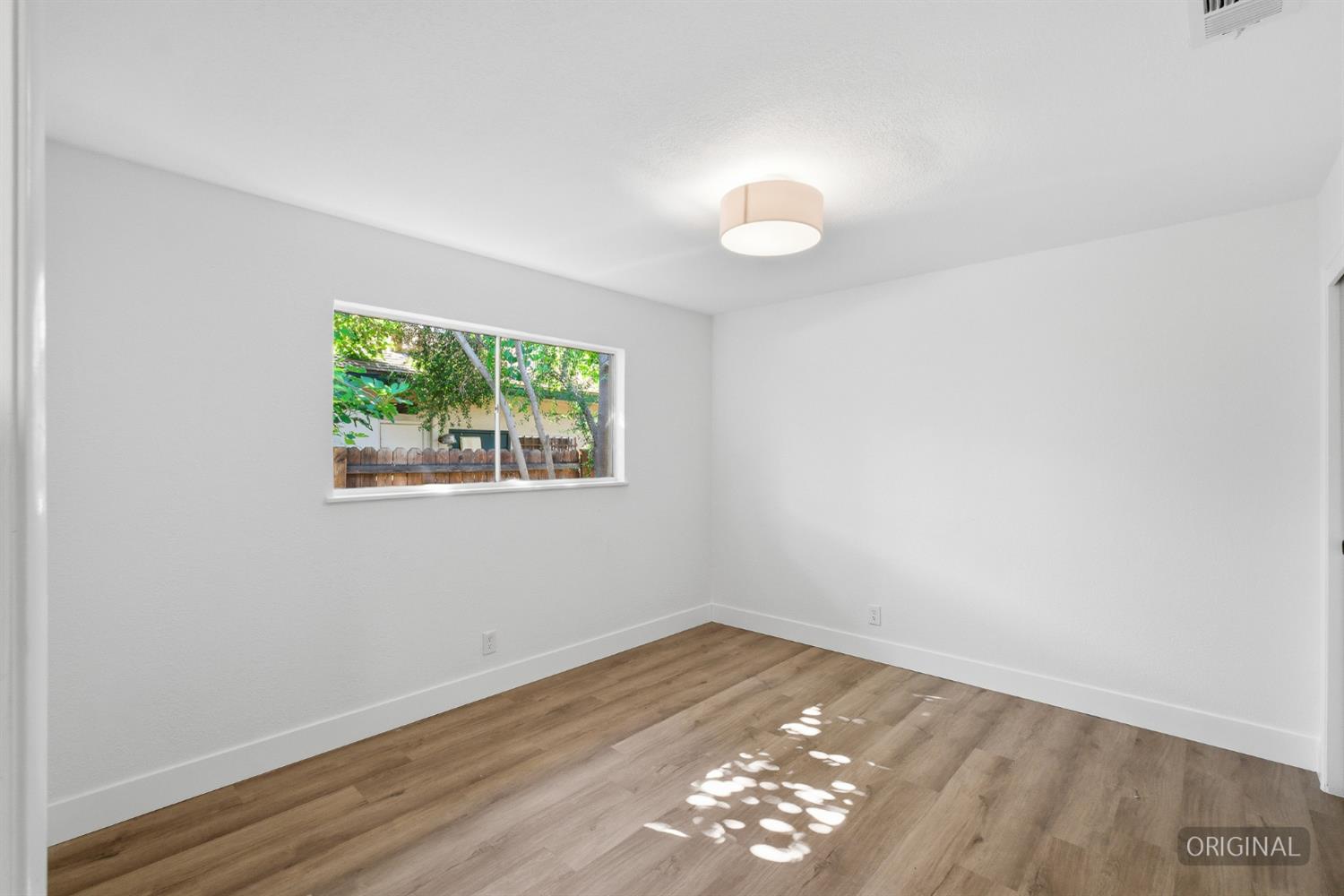 1295 E Almendra Dr, Fresno, CA 93710