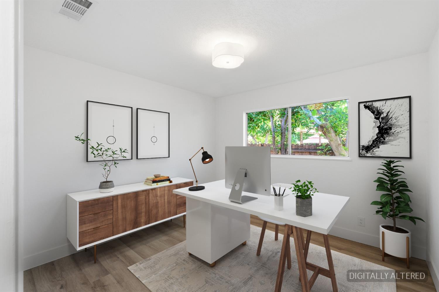 1295 E Almendra Dr, Fresno, CA 93710