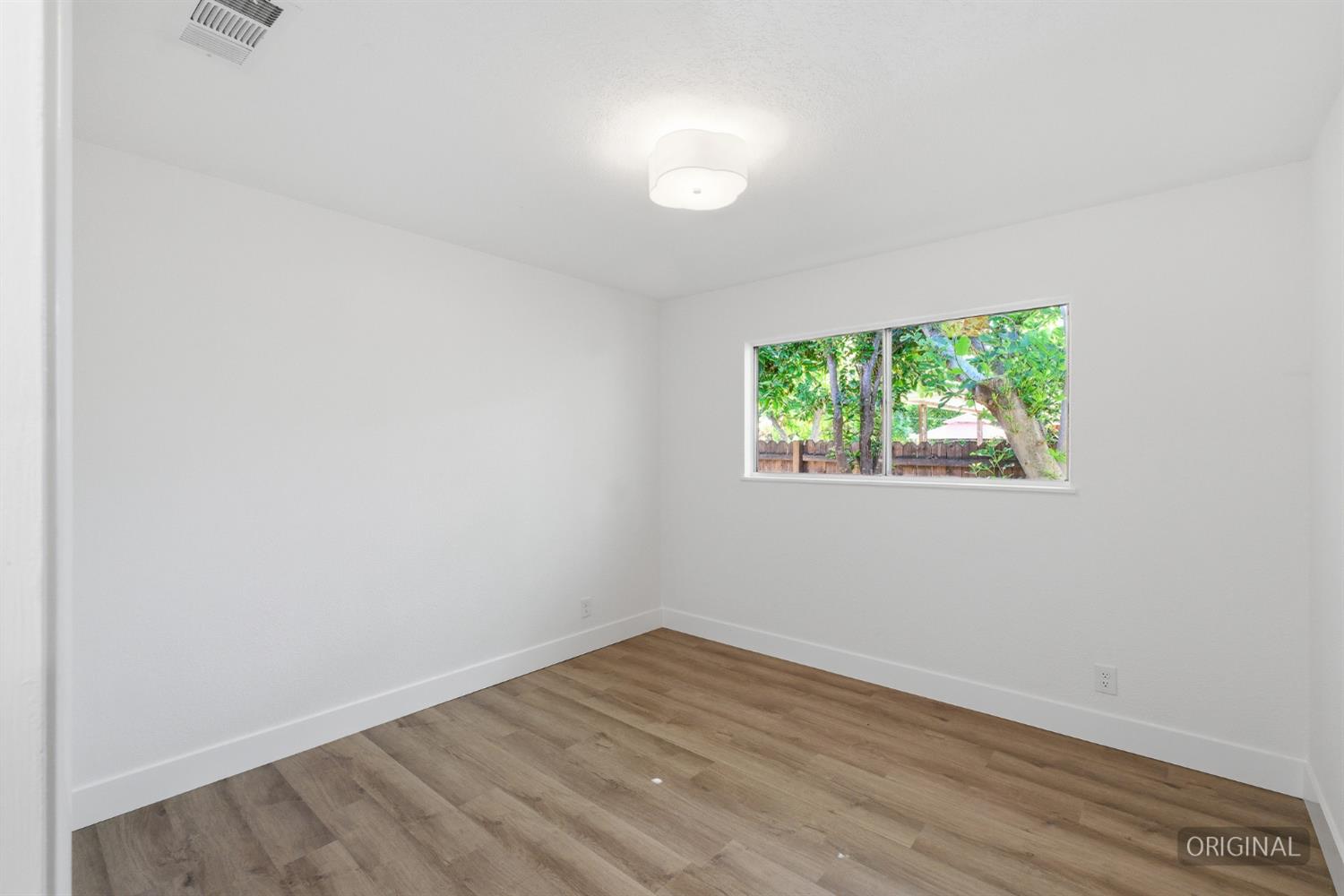 1295 E Almendra Dr, Fresno, CA 93710