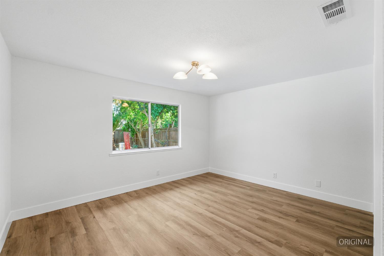 1295 E Almendra Dr, Fresno, CA 93710