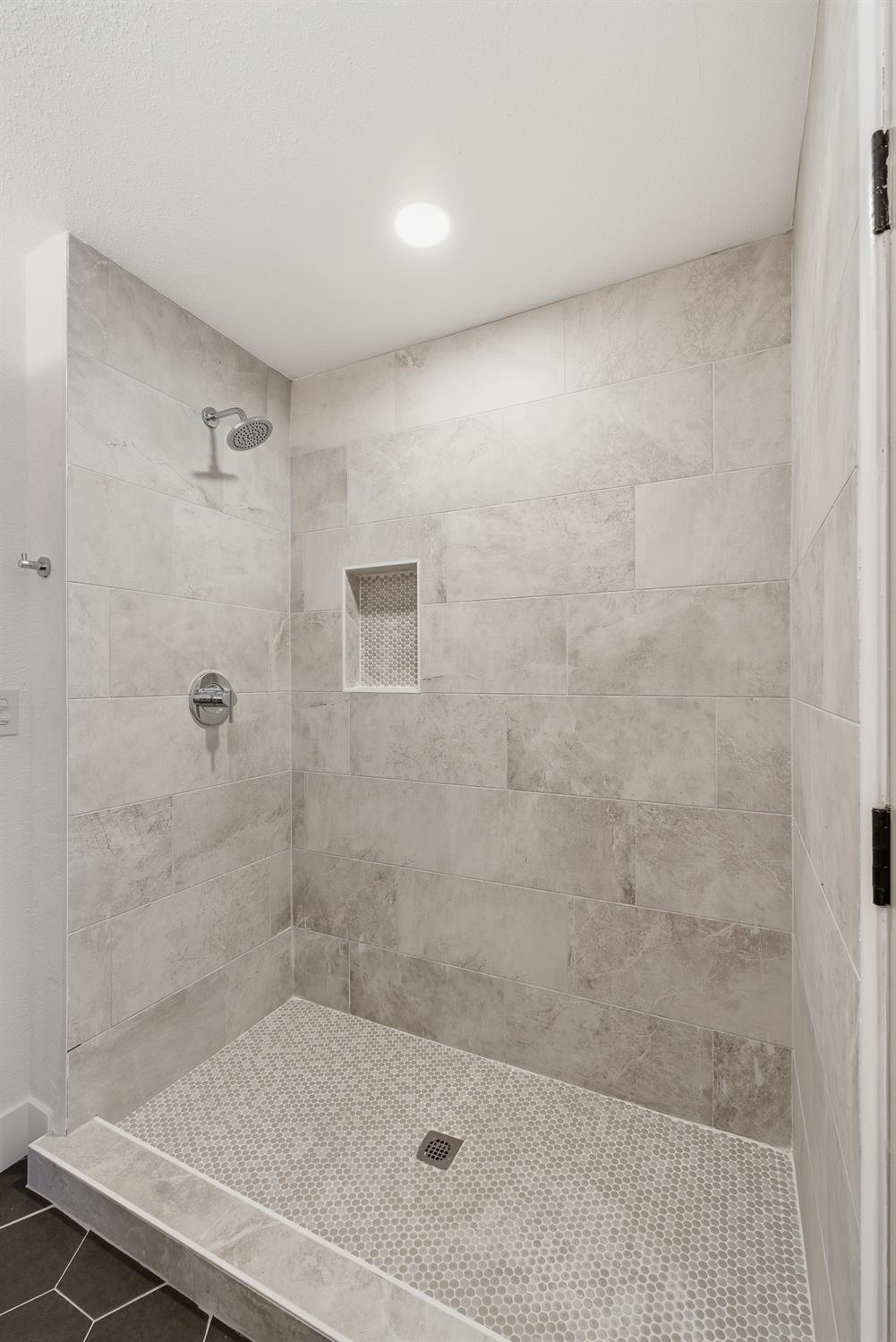 1295 E Almendra Dr, Fresno, CA 93710