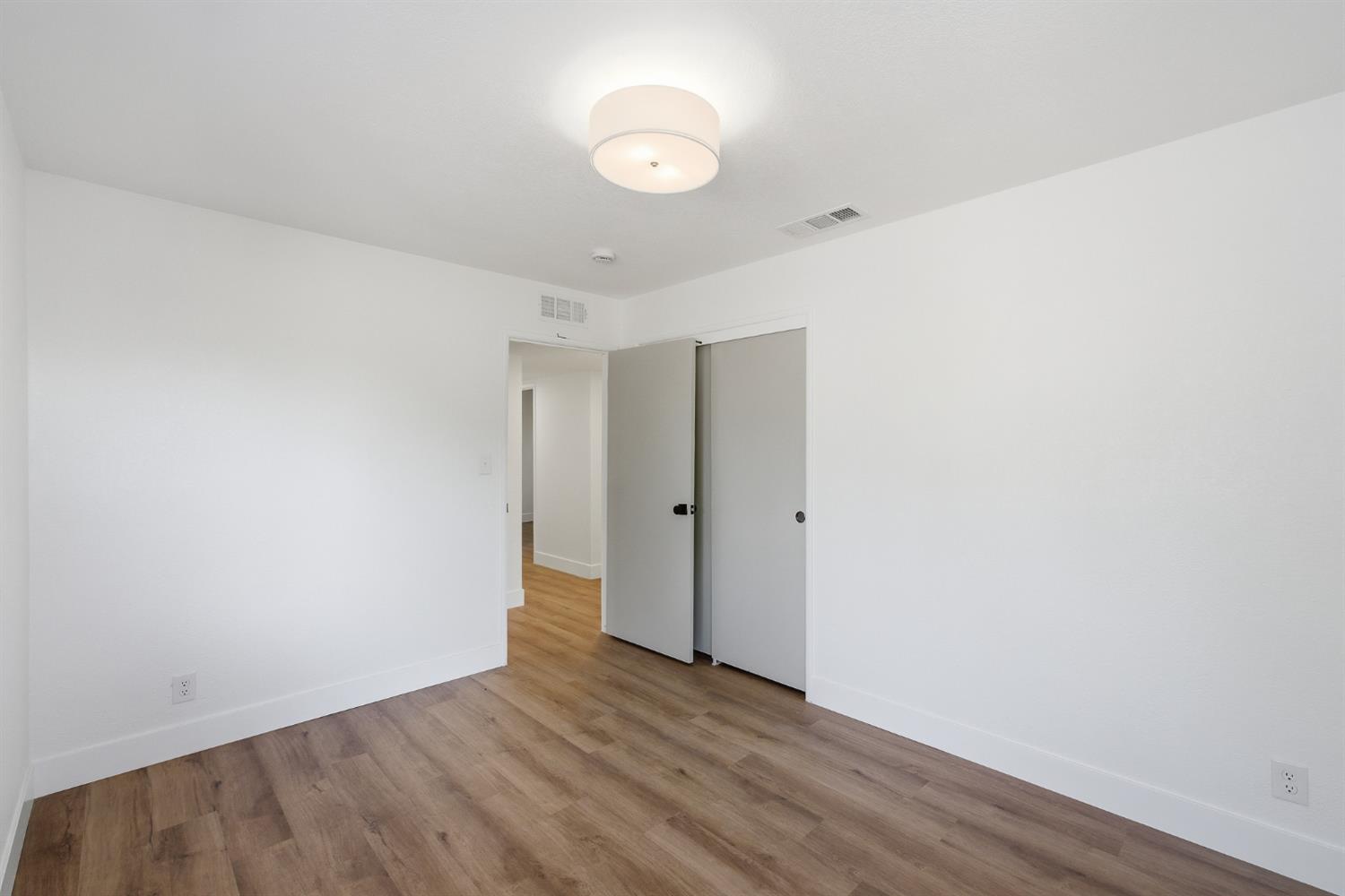 1295 E Almendra Dr, Fresno, CA 93710