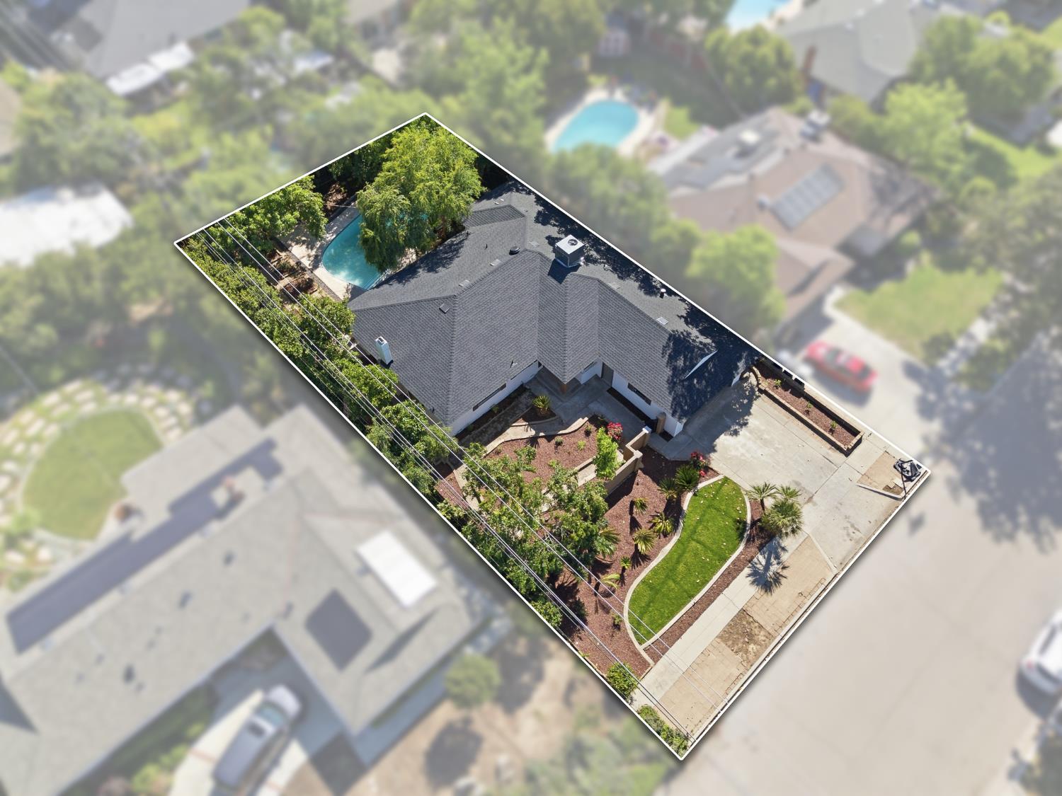 1295 E Almendra Dr, Fresno, CA 93710